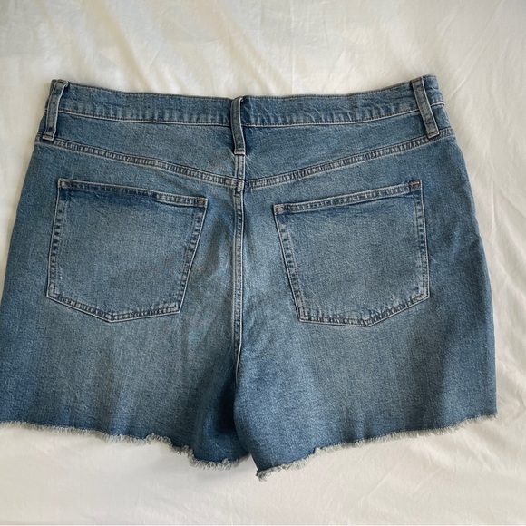 JCrew High-rise denim short in tea time wash - Picture 4 of 4